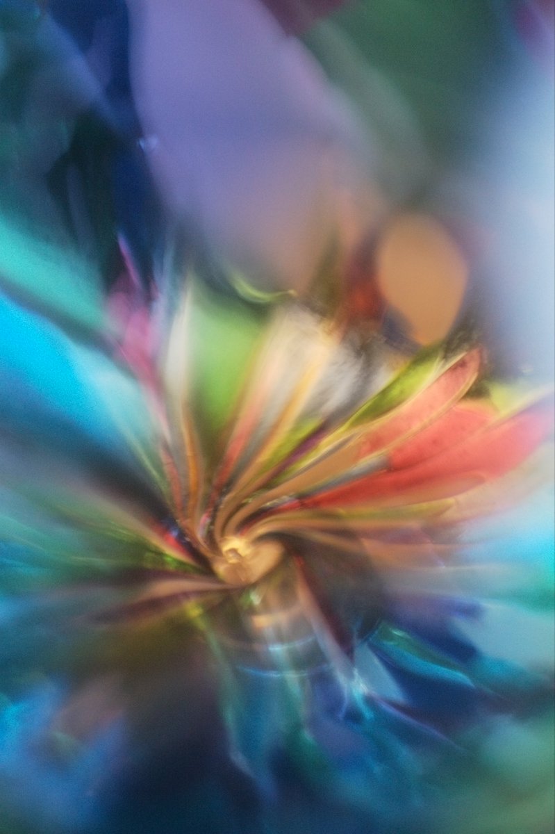 PeteLeeKW's tweet photo. A swirl of colour for your viewing pleasure this afternoon. #blownglass #macro #psycholedic https://t.co/AAGeO70Bsh
