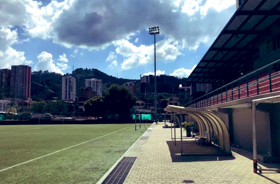 AFCEnvigado's tweet photo. ¡Gracias por la nominación, @FCBarcelona ! 👌

Acá va nuestro #FootballClubChallenge:

1. Escudo 🧡🖤
2. Estadio 🏟️
3. Afición  😍
4. Jugadores 🔝

Nominamos a: 

🇨🇴 @EnvigadoFC 
🇧🇴 @Wilstermann 
🇵🇪 @BinacionalFC 
🇭🇳 @ParrillasOne https://t.co/pdX4Dr6j0I