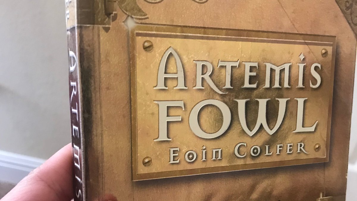 Best gift ever from a Scholastic Book Fair back in the day. I've been a fan since 2001! I'm about to revisit the series. <a href="/EoinColfer/">Eoin Colfer</a> <a href="/ArtemisFowl/">yan</a> #ArtemisFowl #DisneyPlus