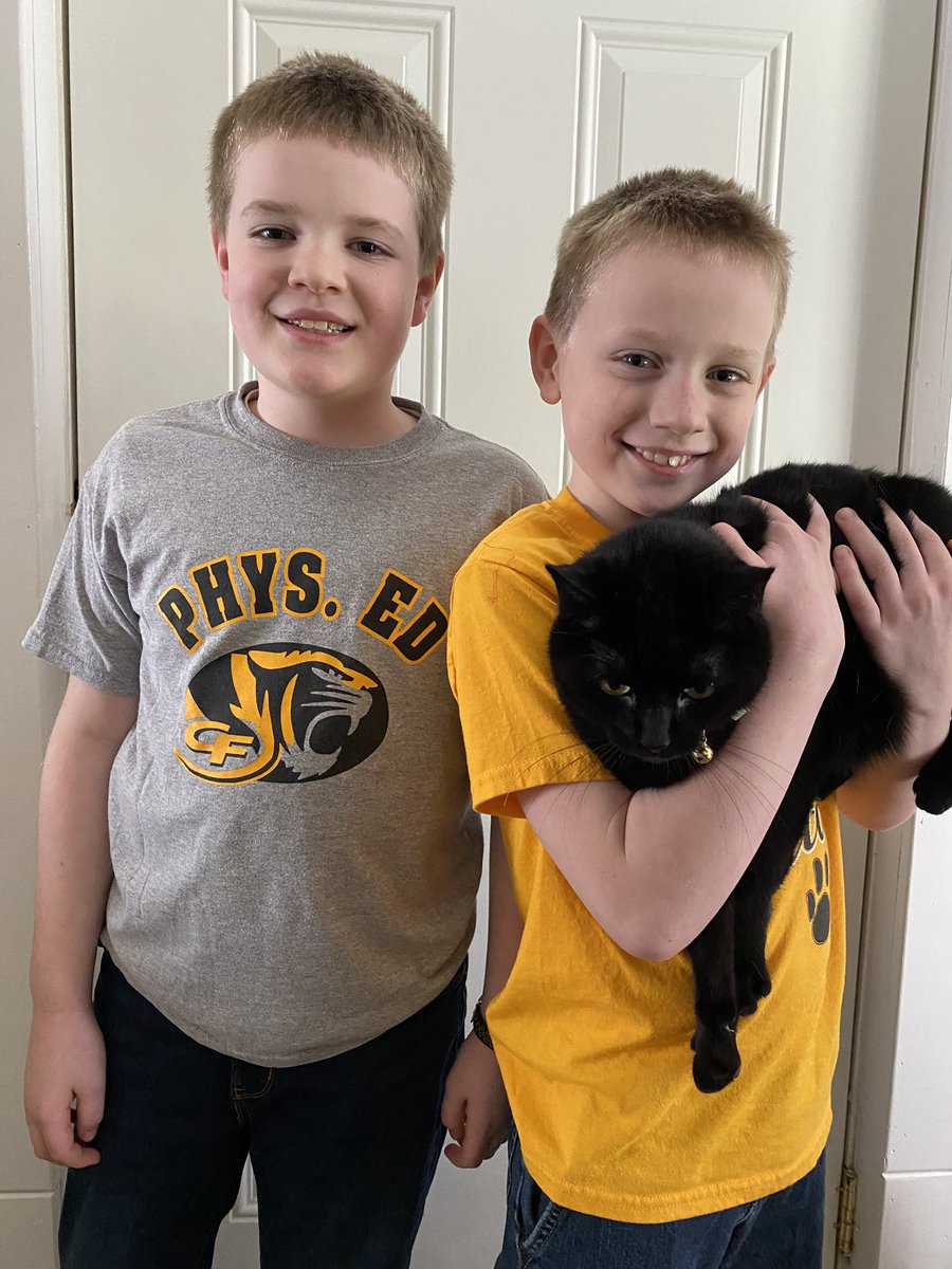 HustonMhuston2's tweet photo. Representing Cuyahoga falls, Woodridge Local, and Kent State University for the end of spirit week!!! #WoodridgeVirtualSpiritWeek #RemoteBTP @WoodridgeWES @woodridge @CFallsLincoln @CFallsSchools https://t.co/SeydzdmKQB