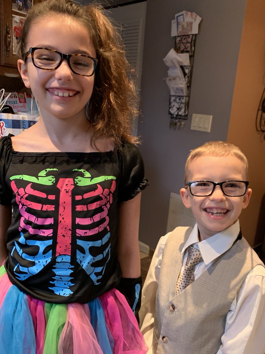 PS62TheKathlee1's tweet photo. School Spirit Continues!!! #wevegotspirityeswedo #justlike62 #sameroutine #differentsetting #thosesmiles #happyandcalm #dressUPFriday #rockinstyle https://t.co/aTvLcRmEh3