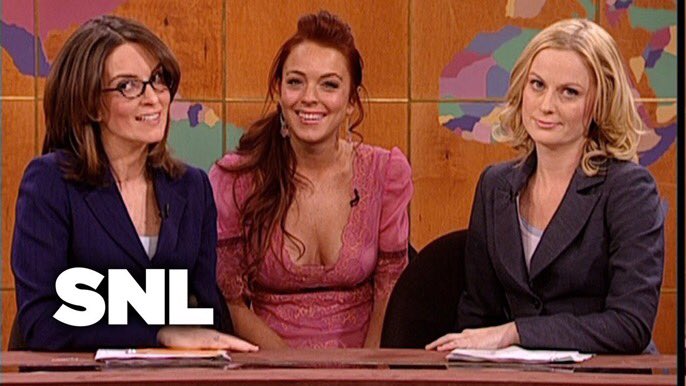 "Hubo un día en que (Lindsay) intentó explicarnos a Amy y a mí su rivalidad con Hilary Duff, pero no pudimos descifrarla. Así que fingimos que entendíamos "- Tina Fey sobre Lindsay durante la filmación de Mean Girls