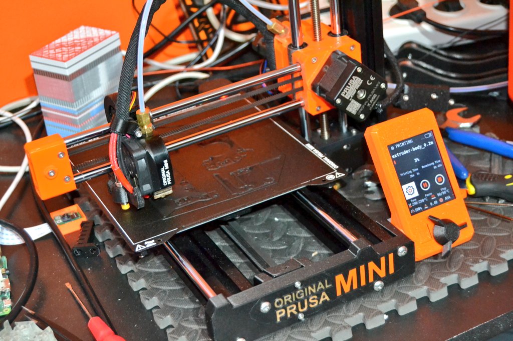 de3dprintman's tweet photo. Now #3Dprinting another set extruder parts for the Original #Prusai3MK3S using #FiberThree #PA_CFLite in their drybox on the Original #PrusaMINI by @josefprusa. This #CarbonFilled material stays nice and dry in this FiberThree drybox and is easy to transport between #3Dprinters. https://t.co/HkjuzWFOW3