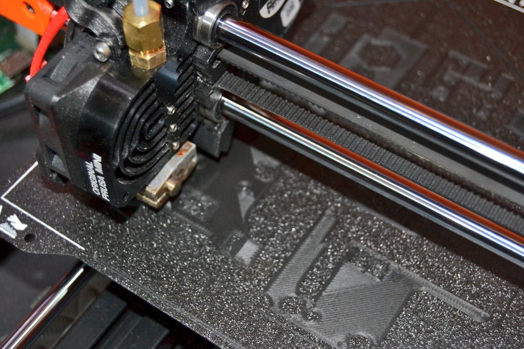 de3dprintman's tweet photo. Now #3Dprinting another set extruder parts for the Original #Prusai3MK3S using #FiberThree #PA_CFLite in their drybox on the Original #PrusaMINI by @josefprusa. This #CarbonFilled material stays nice and dry in this FiberThree drybox and is easy to transport between #3Dprinters. https://t.co/HkjuzWFOW3