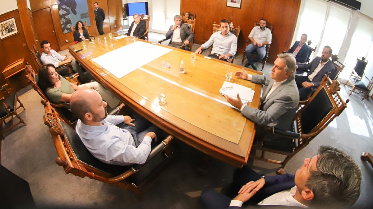 GustavoPedrOk's tweet photo. . El Intendente @MartinLlaryora se reunió con los presidentes de los bloques opositores del @ConcejoCba para analizar las acciones que desarrolla la @MuniCba en la emergencia sanitaria por el #CoronavirusArgentina https://t.co/fbxhGSfCBf