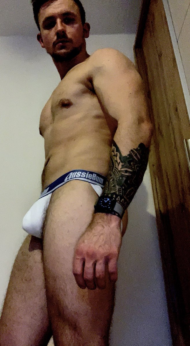 Fabi92XXX's tweet photo. I’m so fucking horny 😈
Who wants to destroy me? 💦💦 

#horny #men #QuarantineLife #jock #tattoo #aussiebum #hairy https://t.co/6uPUi5de0m