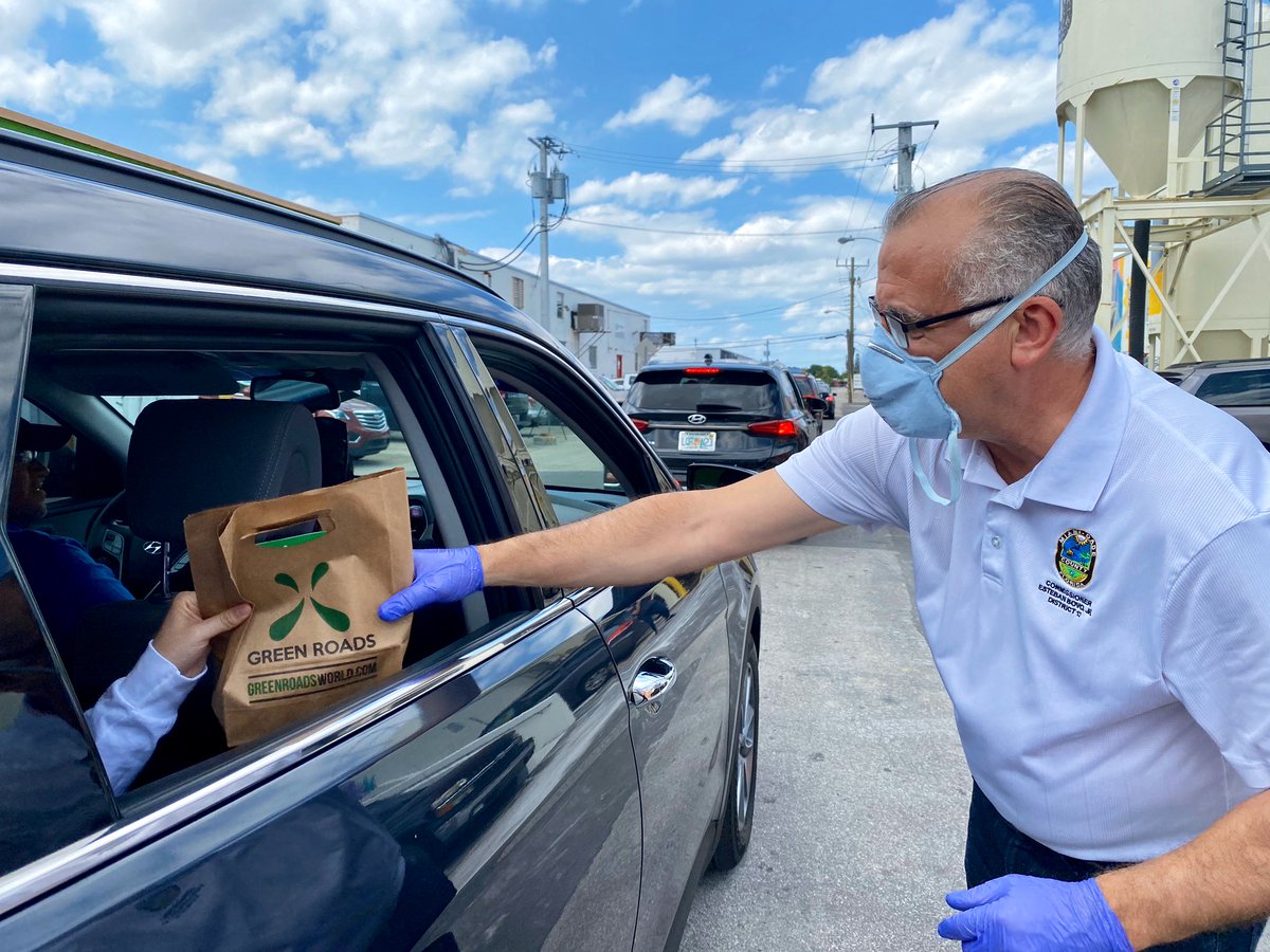 Helped distribute hand sanitizer to the great residents of #Hialeah thanks to @UnbrandedBrew, @SenReneGarcia, & @jesustundi. It’s incredibly rewarding to see leaders in our community come together in times of need. @OADelaRosa @monipez1 @JoshDieguez