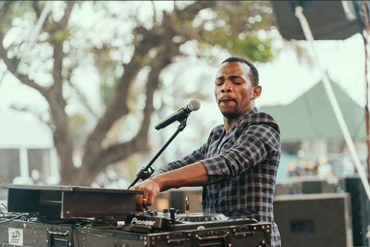 Nes365's tweet photo. Zakes Bantwini Appreciation Tweet 🔥🇿🇦

#LockdownHouseParty https://t.co/ogJDaEufmN