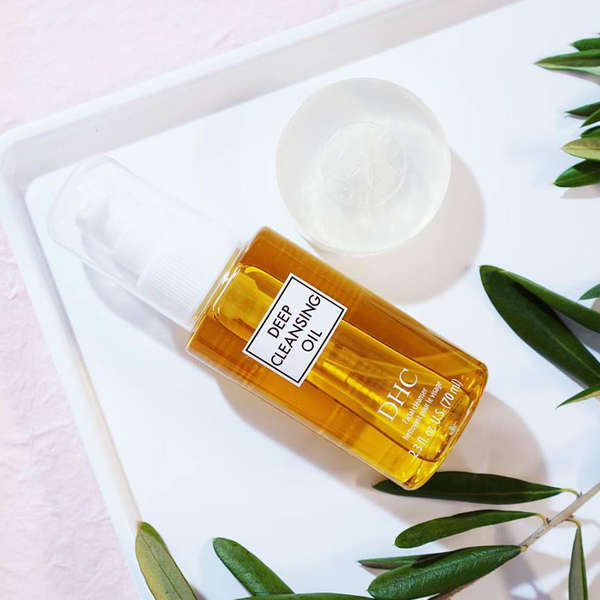 RankandStyle's tweet photo. It's unbelievable what these cleansing oils can remove from your skin 👉 https://t.co/AZ6pn5hZg9
#beauty #cleaskin #athome
@ShiseidoUSA @FreshBeauty @JulepBeauty @BurtsBees @josie_maran @dermalogica @bosciaskincare @tatcha_v https://t.co/aibxQm04pM
