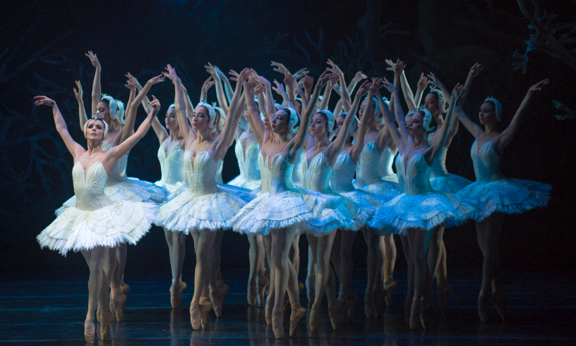 MunicipaldeStgo's tweet photo. ¡Ya puedes ver El lago de los cisnes! Conéctate desde ahora a https://t.co/dDaEElRQ4o y disfruta con este clásico ballet. Recuerda, si ya estabas conectad@, refresca la página, dale play y listo.

#MunicipalDelivery https://t.co/C6ON4cDuoM