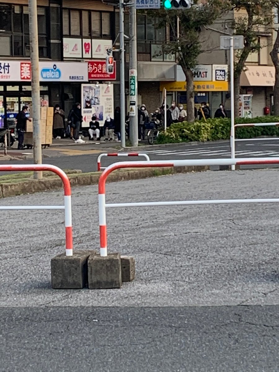 pururinn11's tweet photo. こんな時間からマスク並びしてる！！
あるのかわからないのに！
関東わやばいな！ https://t.co/rATkMh0noL