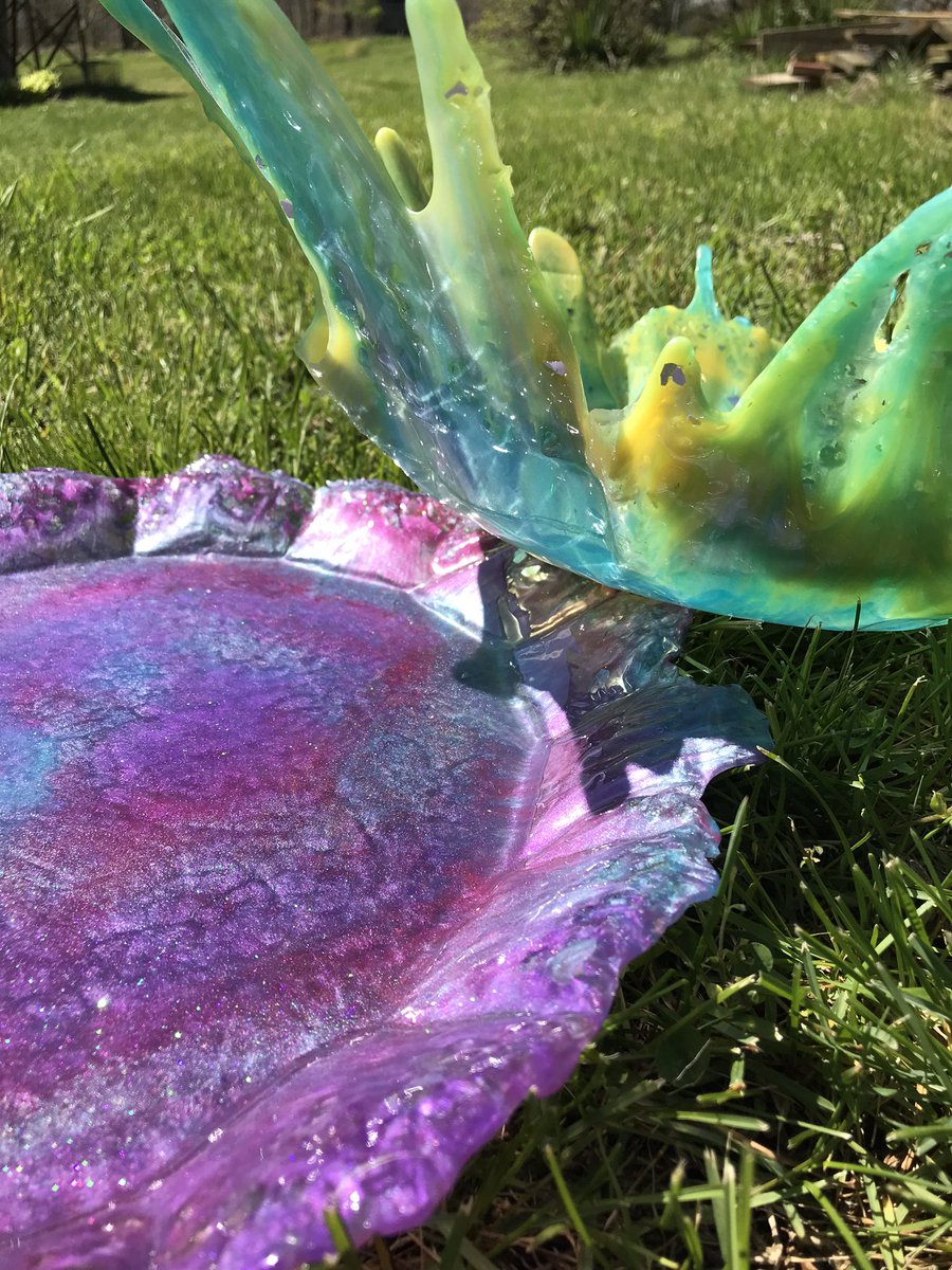 CreateLikeAGirl's tweet photo. LOOK AT MY BEAUTIES 😍😍😍😍 My GORGEOUS and UNIQUE bowl and platter were made by @TheQueensCreat1 I highly encourage you to have her make something one of a kind for you, too! But not like mine. Get your own 😠😂

#resinart #twdmemequeen #oneofakind #sopretty https://t.co/mgIcifrLNk