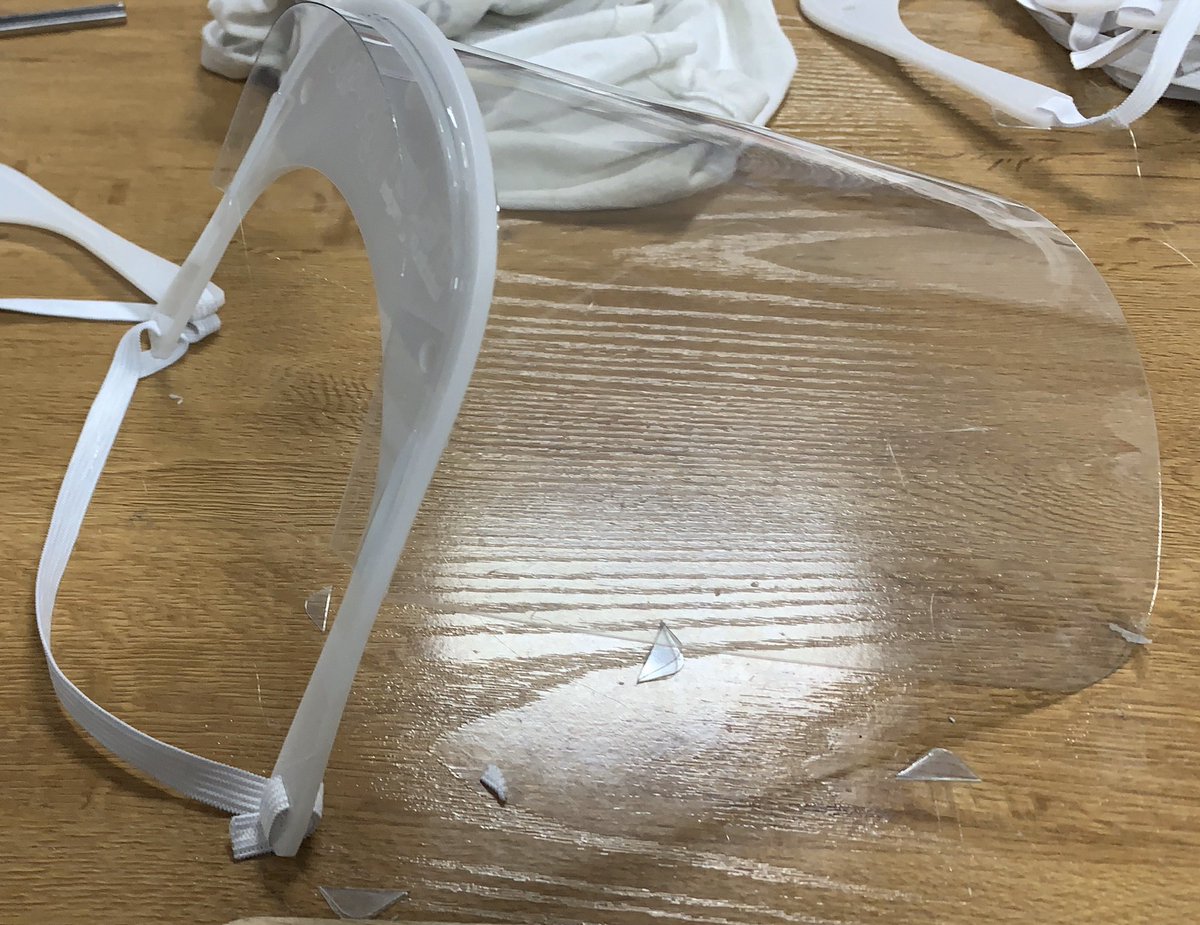 MonAraque's tweet photo. #ROTUARA  a puesto en marcha hacer 1500 Visera Protectora de forma altruista, para todos los sanitarios y fuerzas y cuerpos de seguridad https://t.co/bkUYz69kOv