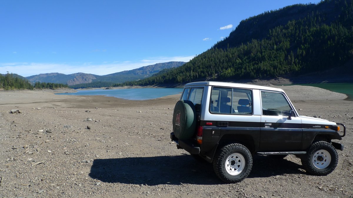 ChristianSidor's tweet photo. @DougDeMuro If you want to go anywhere, take a @LandRover. If you want to come back, take a #LandCruiser. #sorrynotsorry #BJ70 https://t.co/gboIPKblKG