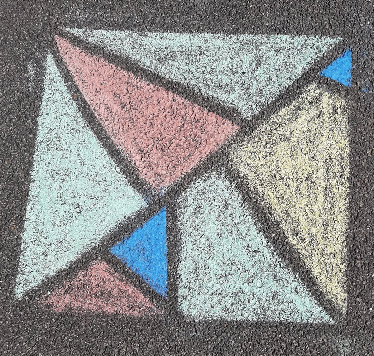 SarahDuffey5's tweet photo. Beautiful chalk pictures made by our school community this week. #Creativity #keepchalking @ssascommunity https://t.co/plDBYXmRhf