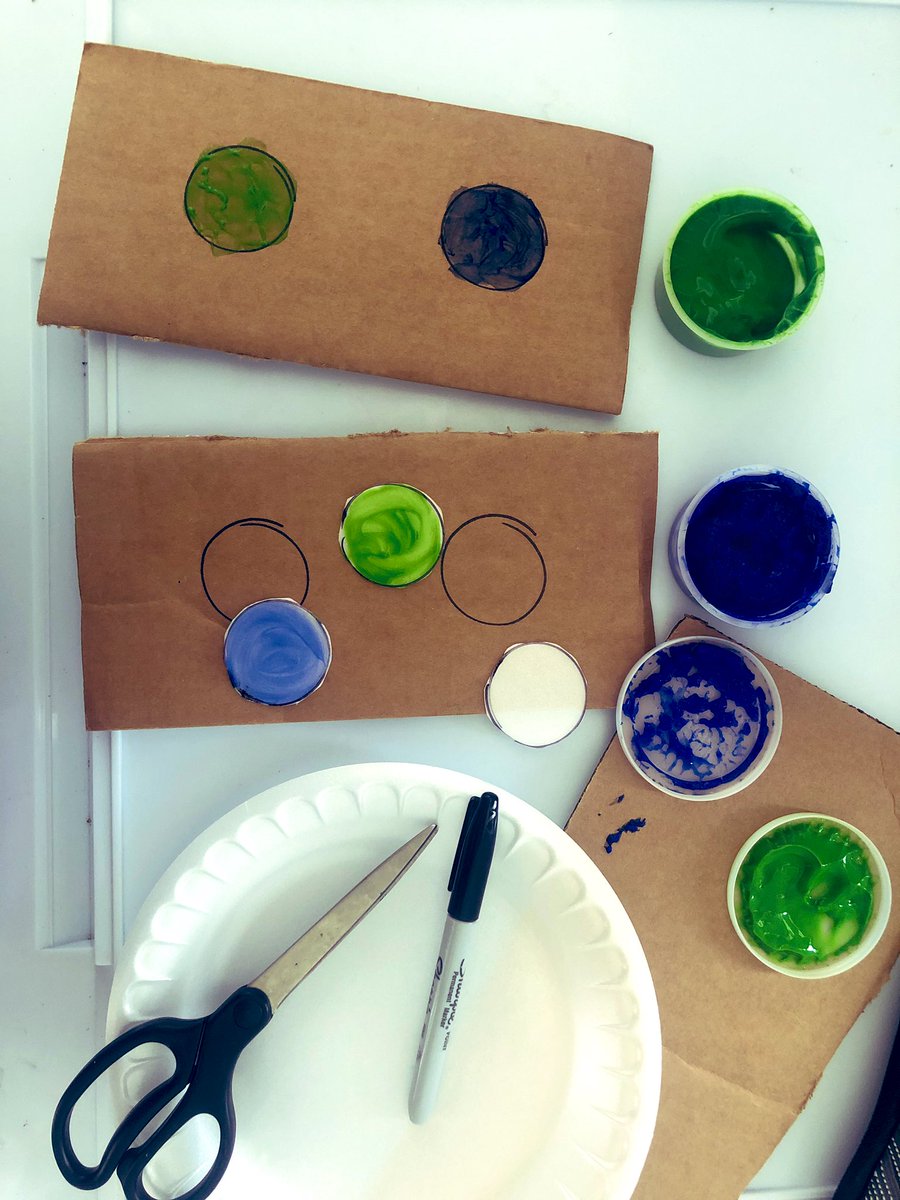 MiledyPabon's tweet photo. 👩🏽‍🏫👨🏻‍🏫Hoy aprenderemos los colores verde y azul Mia Damiani 👧🏻💙💚 ✂️🖍 https://t.co/JO1cDFBwQS