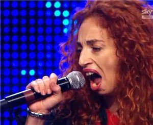 f_olivieri's tweet photo. Giulia mentre canta  #Amici19 https://t.co/ZahV3e4Zfl