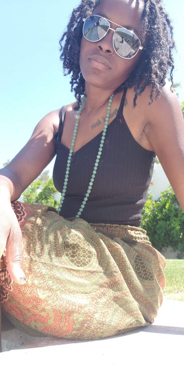 eye_seemibeauty's tweet photo. Qurantings 🌞😎💐
*
*
*
#brownskingirls #qwoc #polylesbian #poly #lesbiansofcolor #melanin #loclivin https://t.co/u977Oon5Sh