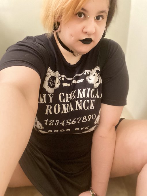 needy goth gf quickie ✨🖤 https://t.co/s8HidQgZt1<a href="/tag/sellingnudes"class="tags"><span>#sellingnudes</span></a>