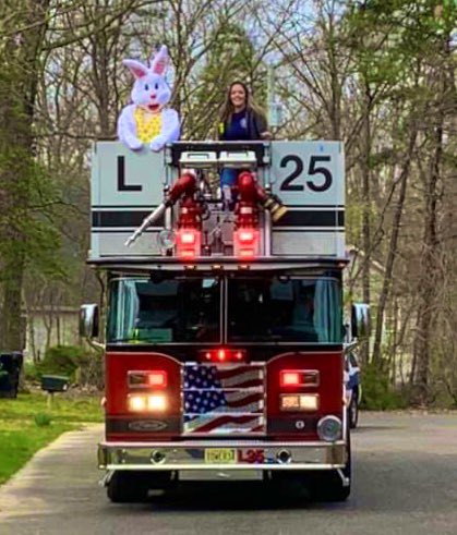 WinslowPolice's tweet photo. #HappyEaster from @WinslowPolice and #WinslowFD https://t.co/w4zPOFE6x3