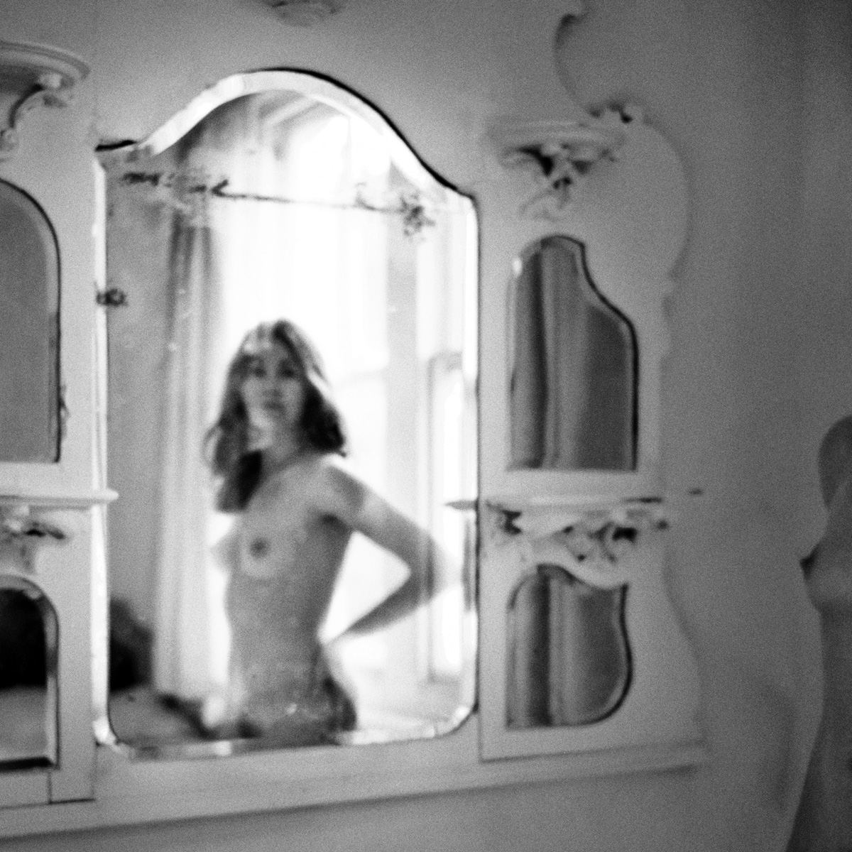 RayRapkerg's tweet photo. Fawnya, Rolleiflex https://t.co/JeZ6UOvlLP
