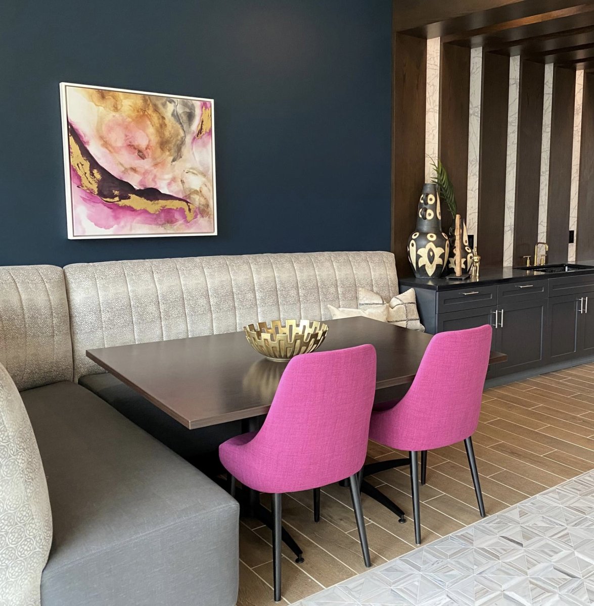TableX_tables's tweet photo. VERSATILITY at its best! The ELITE series features a contemporary style and aesthetic to complement any design. Hospitality, Education, Corporate and Medical applications abound!  https://t.co/edRXH5UZAv    #MadeInAmerica https://t.co/ZcFeLZ8fEy