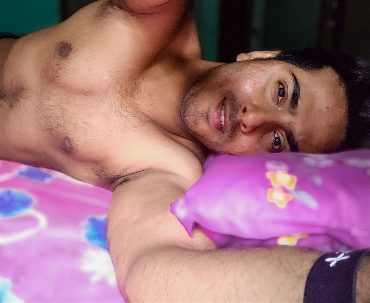 PrantikDasgupt4's tweet photo. Hey guyz
.
@Varun_dvn is here😉 #coolieno1
.
#VarunDhawan #COVID19Pandemic #COVID2019 #BanTikTokInIndia #FridayFeeling #CoronavirusPandemic #IndiaFightsCorona #2getherTheSeries #day8oflockdown @karanjohar https://t.co/ymisiDkFNQ
