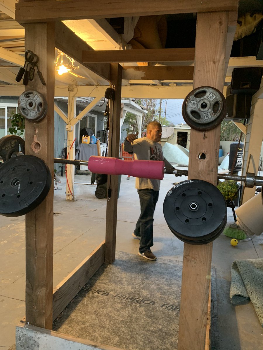 Lissandraarias's tweet photo. The gyms are closed for a while, so my dad made me a squat rack 🥺❤️ 
BLESSED https://t.co/aZUBNbZo51