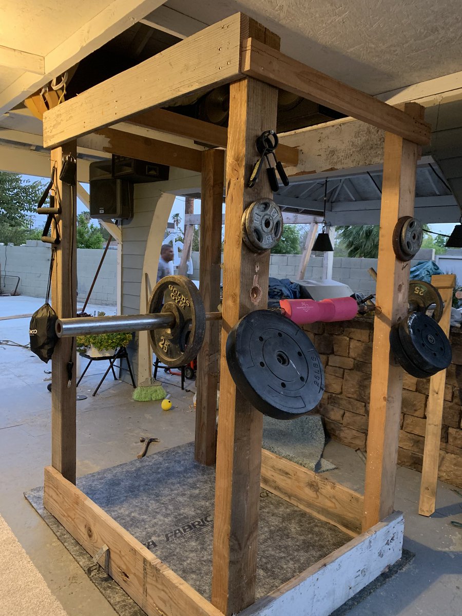 Lissandraarias's tweet photo. The gyms are closed for a while, so my dad made me a squat rack 🥺❤️ 
BLESSED https://t.co/aZUBNbZo51