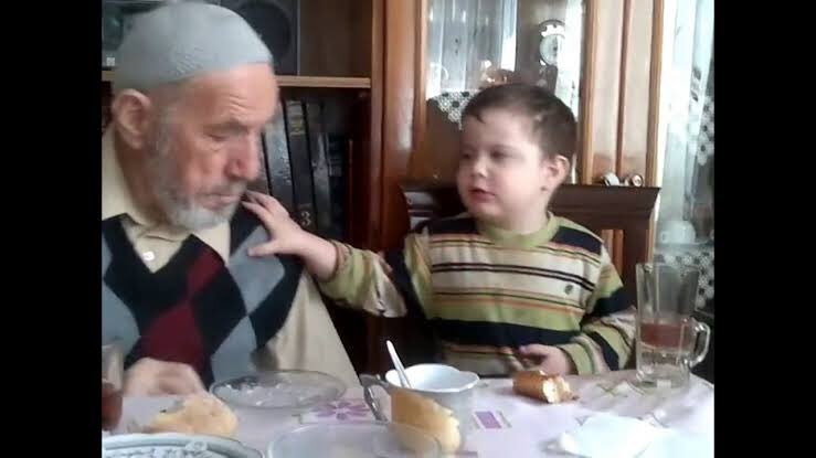 dede sırt sırta beraber atlatcaz bu coronayı sıkma canını kumandayı vercem söz #20yas 😂😂