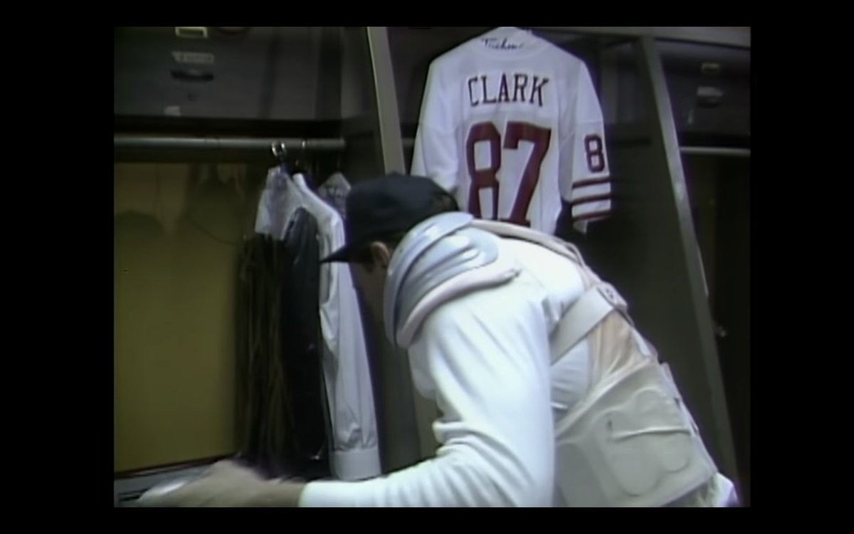 Random49ers's tweet photo. Joe Montana really loved his friend Dwight Clark, who had retired two seasons prior.
In his #SuperBowl XXIV locker area is Clark's #49ers jersey.
Then during the postgame interview, he was sporting a sweater for Clark's restaurant.
#Random49ers #FTTB https://t.co/hNenHP6UVr