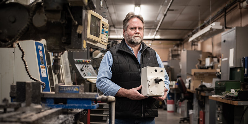 A Vermont team has invented an emergency ventilator.

The simple, inexpensive, innovative machine could be rolled out quickly in response to the #COVID19 pandemic—and the huge shortage of ventilators needed to treat people: on.uvm.edu/XOob50z4WLx #UVMProud