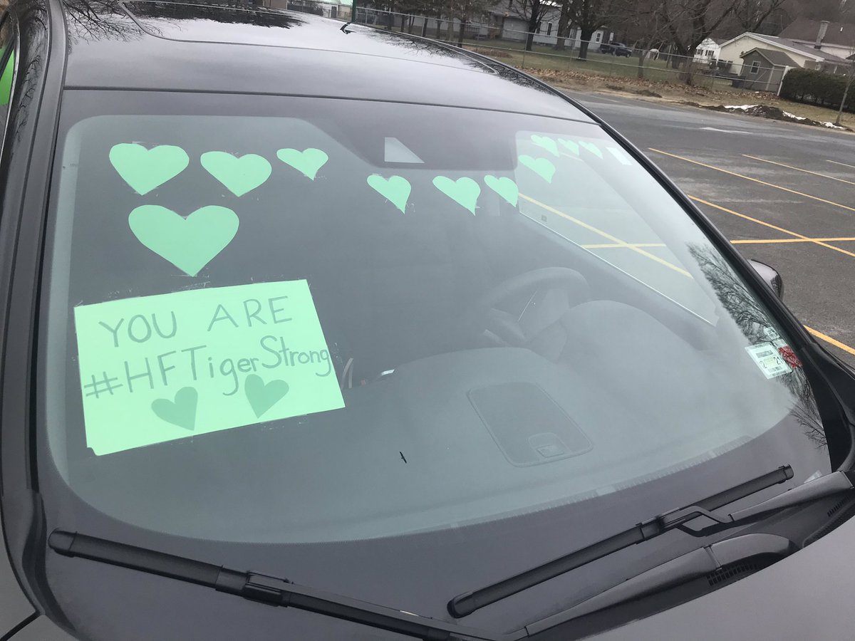 hfhs_riggi's tweet photo. My heart is so full after today’s parade 💚 #HFTIGERSTRONG #HFTIGERPRIDE  {pic #4 📸: @hailie_casey} https://t.co/Iav8CrLHHz