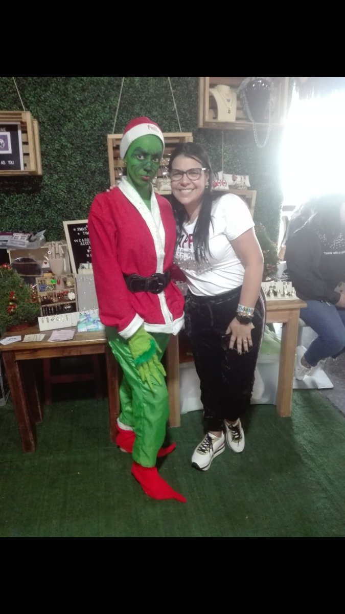 Neibemorales27's tweet photo. Este fue el día que la conocí,y me emocioné tanto😍,hace unos accesorios tan preciosos!! ,Que diosito le de muchos años más de vida!! @mis3ggg ❤❤#HBMOMLMP https://t.co/vqpAXQok0N