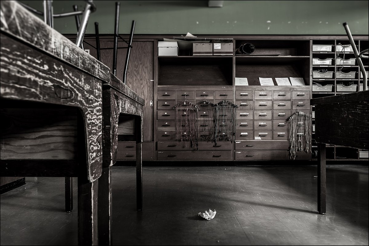 LukePotterPhoto's tweet photo. Silence in Schools - Science, Handsworth. It's getting close to 3pm. This would have been the first week back to school after spring break. A big thanks to all the schools staff out there that work with our children every day to enrich their lives. You do an amazing job! Cheers https://t.co/NIkrFP3zDH