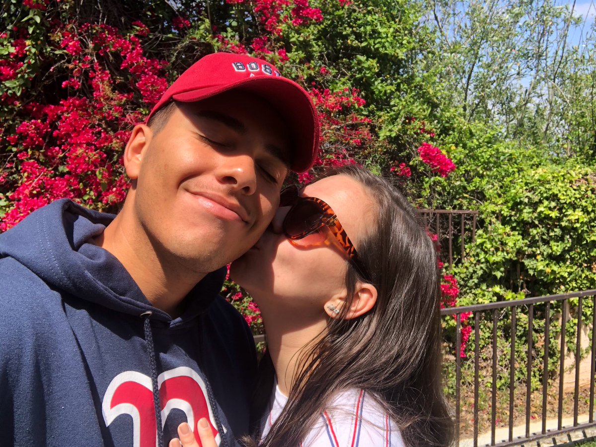 BriaMedeiros's tweet photo. Happy days ❤️ 🌺 https://t.co/didJ3jHsaQ