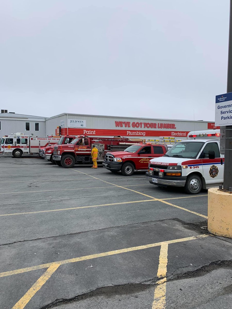 spdsbayfiredept's tweet photo. @spdsbayfiredept  pleased to take part in motorcade today to show appreciation for frontline healthcare workers at CGH and all across the province with other first responders @FES_GovNL @GoFireshield @cbncompass @HREschool @PamNParsons https://t.co/EVzbnT7Dzh