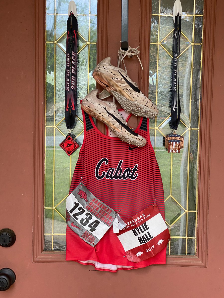 thall0204's tweet photo. Honoring my Senior Athlete who is missing her last high school track season and the sport that she loves so much. #senior2020 #missingthetrack @KylieDHall @CabotTrack_XC https://t.co/AWSKTAQrb5