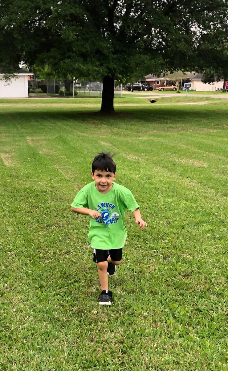 armandojr_1995's tweet image. @NoahJourney2014 representing E.A. Lawhon Elementary on Fitness Friday on Virtual Spirit Week #WeAreKnowledgeable