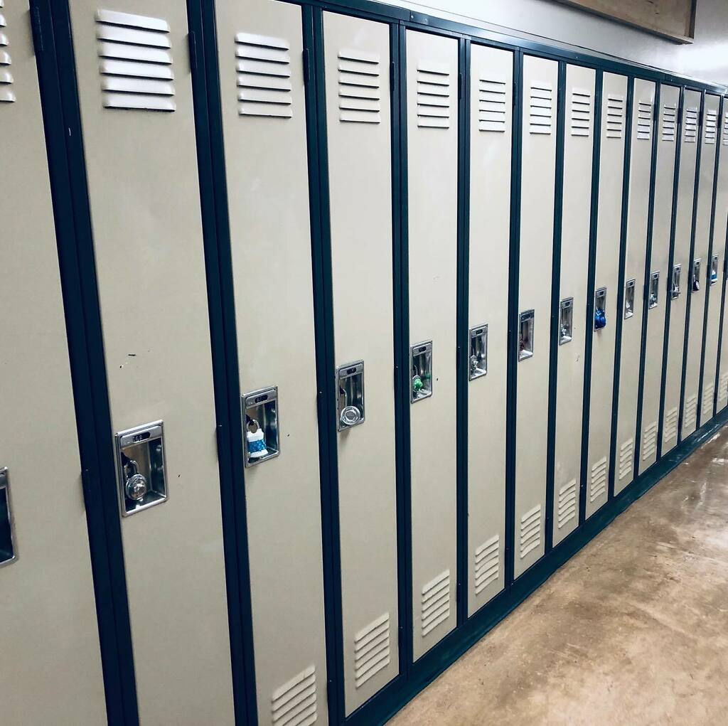 WSSsd42's tweet photo. If you need ESSENTIAL items from your locker, we will have a limited opportunity to pick things up. Go to our website and fill in the form on the home page. We will contact you to set up a time. WEBSITE: https://t.co/6YWb7BICS5 https://t.co/p2qG5ffcgl https://t.co/vPFoCLOIxE