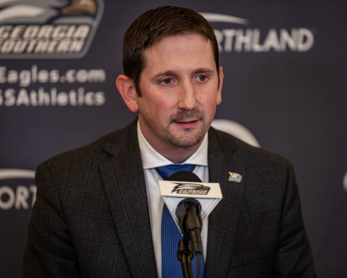 "I will not let you down. We will win."
Brian Burg spoke about his career, the possibility of players transferring and the future of men's basketball in his first press conference as an Eagle.
Read more here: bit.ly/3aJ3Wya
Article by @amandasade99