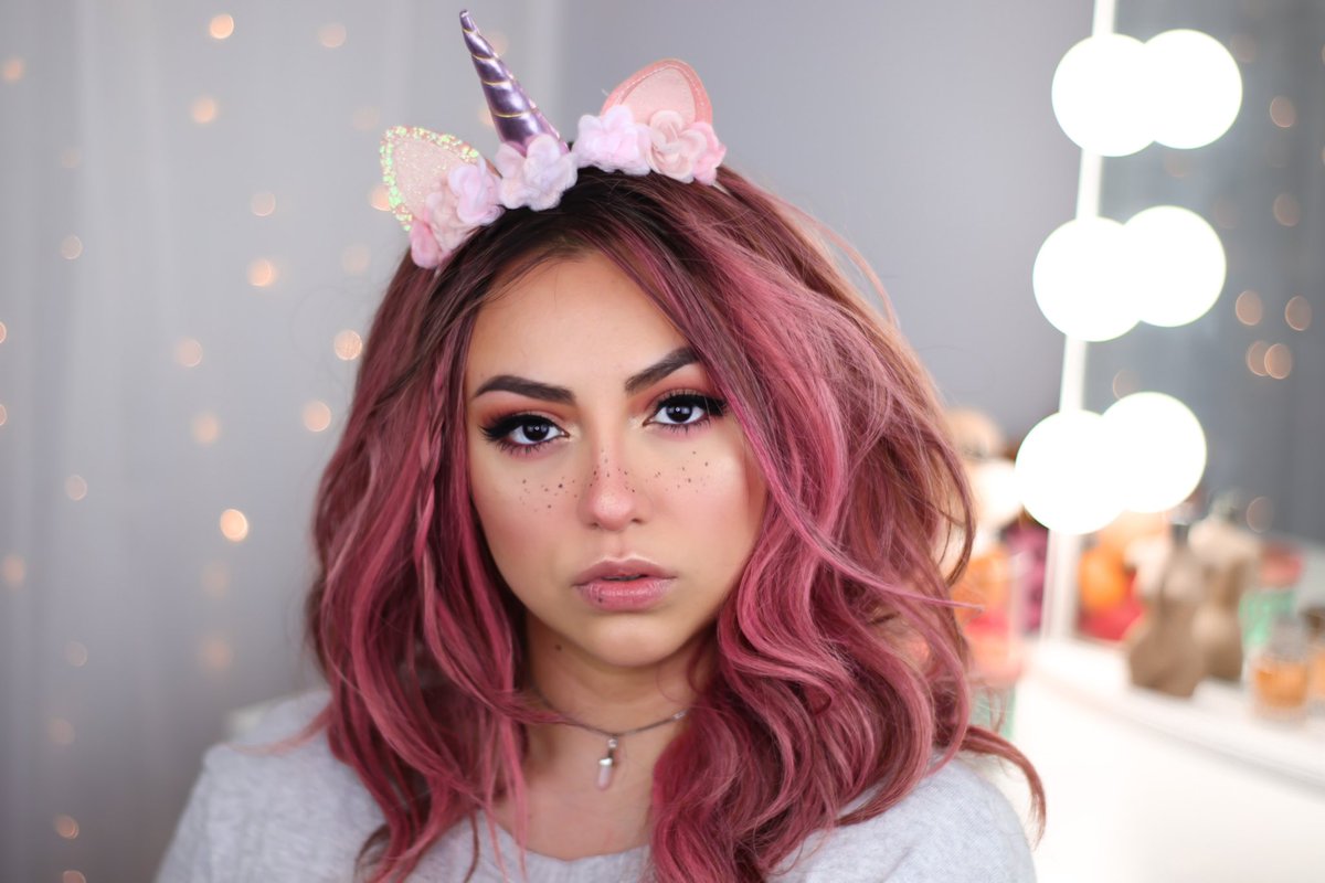 mireyadnl's tweet photo. #egirl? @dojacat had me feeling inspired 💕💕 Also, I just posted a video on my channel reviewing this AFFORDABLE contour palette I’m currently wearing. Go check it out! https://t.co/g8CdJ6ApoU https://t.co/3HxN1ExfGg