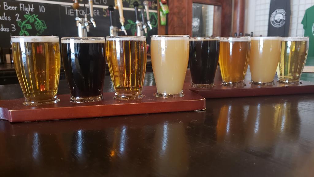 DecibelBrewing's tweet photo. 8 great beers available for take out this weekend! Sour, IPA, saison, whatever you need we have. Bottles, kegs, and growlers. #wabeer #bothellbeer #beginatbothell https://t.co/WdvzKaMMdW