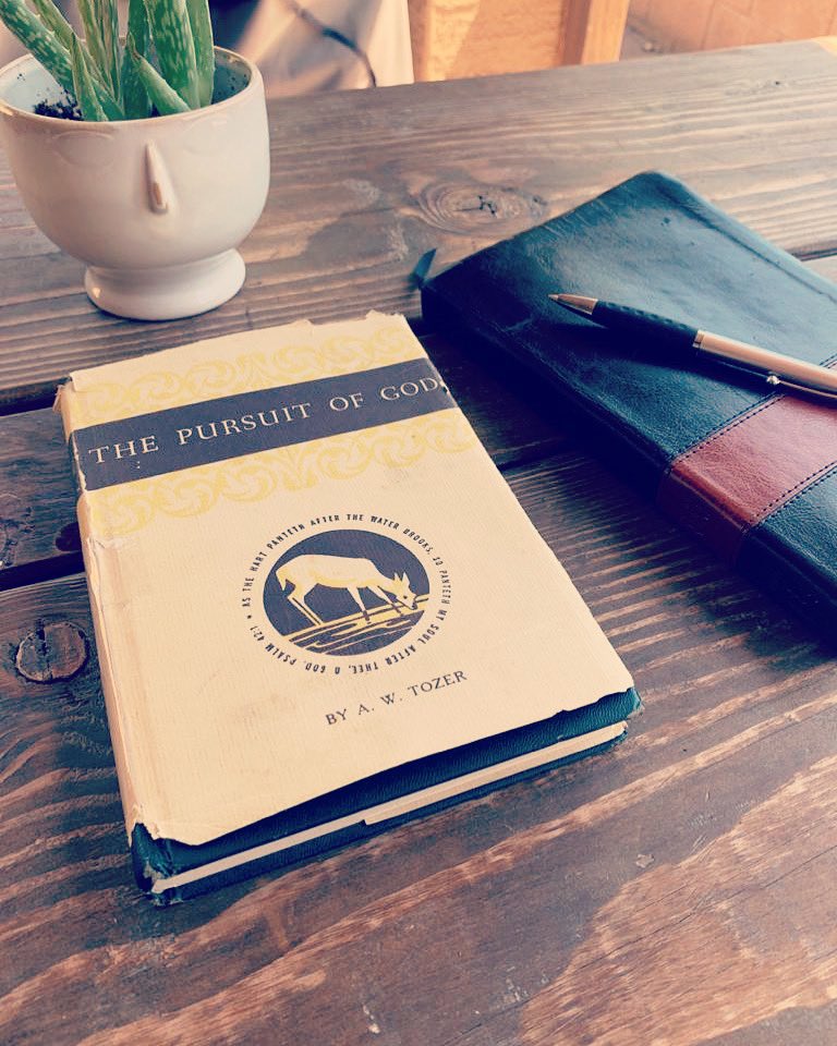 ...... mucho tiempo para ensayar y leer!  Este libro es de mis favoritos!  Me recuerda que todo lo que practico en mi religión realmente no es un fin, el único fin es amar Dios y amar al prójimo....