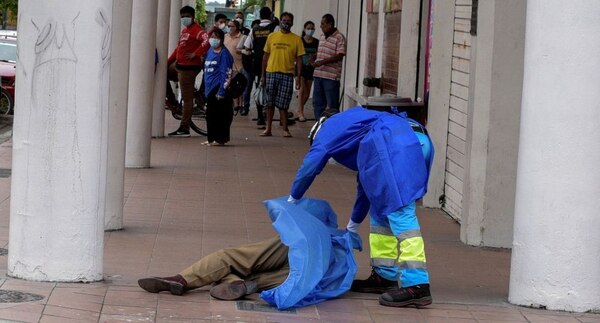 TheoGelves's tweet photo. #HiloTime: Hoy hablaremos de lo que pasa en Guayaquil, Ecuador por la COVID-19. Las imágenes son virales y preocupan a muchos. Los cuerpos en las calles, las disparadas cifras de muertos y contagios así como el drama de las familias son sólo una parte de la situación. Abro hilo: https://t.co/jQSBIVuBrP