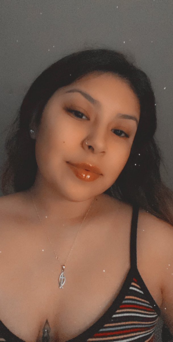ohgesssyyy_'s tweet photo. lmao soo here’s me w my favorite filter + a no filter so y’all can peep the clear skin 👀🔥🥰✨ https://t.co/LNXNZ0O74c