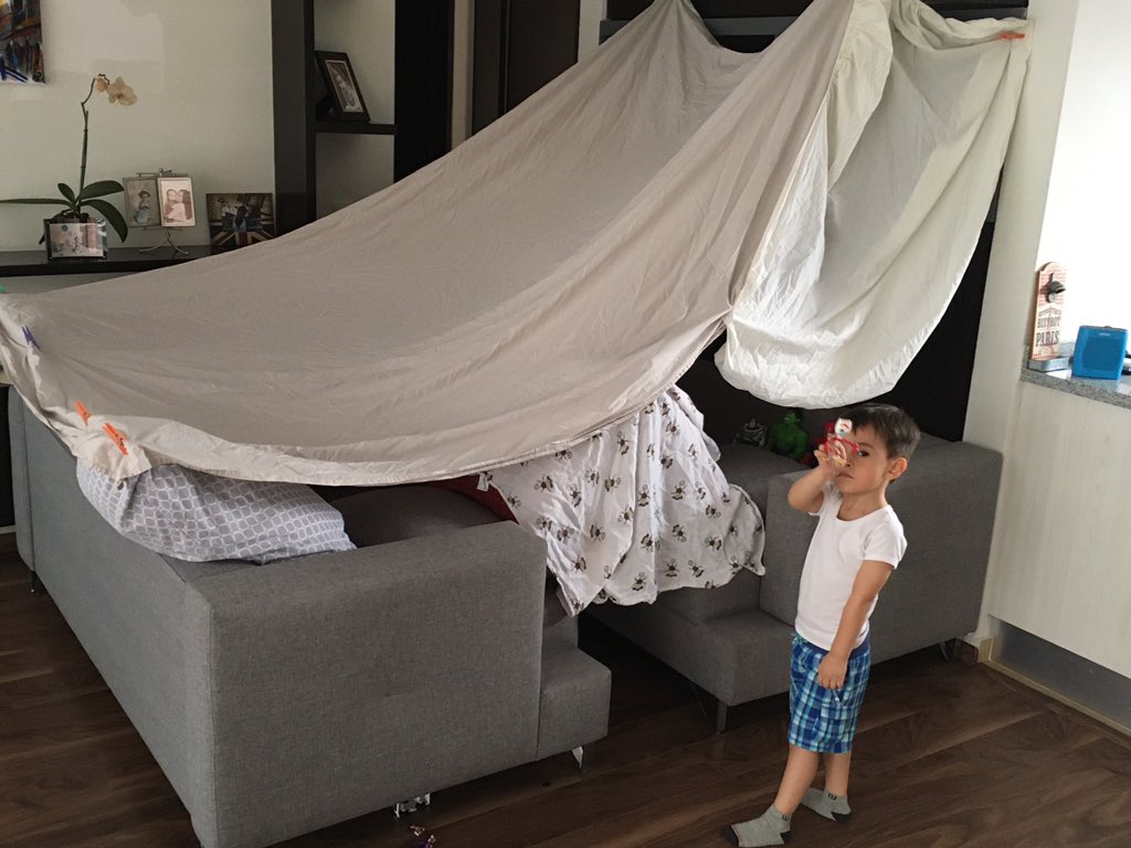 MichCobian's tweet photo. #Mamá #Trabajadora #Arquitecta #Administradora #Chef #AmaDeLlaves #Nana #Bufón #Chofer #Educadora #Plomera #Chambitas y más... 😂😉 #QuédateEnCasa #Camping ⛺️ https://t.co/qTfxSRQymY