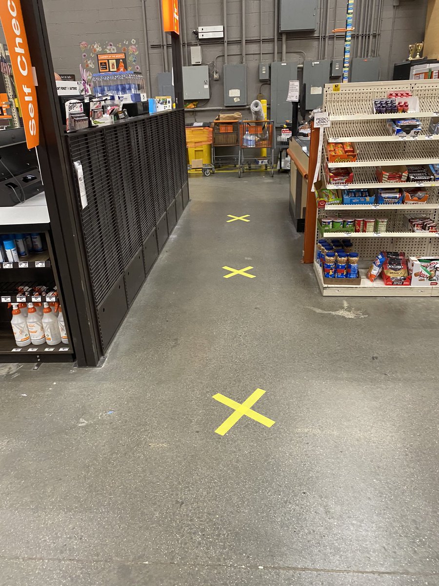 DS_ShawnSpann's tweet photo. @DS_ShawnSpann Practicing Social distancing in 1216 to reducing close contact.  6” Feet away to minimize close contact.@UnetteT @trustinbryant @was7030 @LeeneyT @ReneeDyette @salutmoi13 https://t.co/65UySknf5y