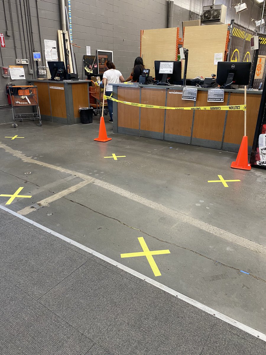 DS_ShawnSpann's tweet photo. @DS_ShawnSpann Practicing Social distancing in 1216 to reducing close contact.  6” Feet away to minimize close contact.@UnetteT @trustinbryant @was7030 @LeeneyT @ReneeDyette @salutmoi13 https://t.co/65UySknf5y