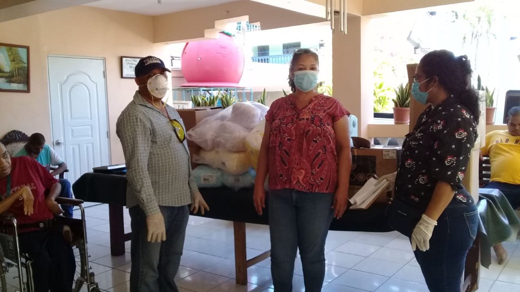 raquelarbaje's tweet photo. Hoy logramos canalizar las donaciones de interiores e higiene en gral. a los Hogares: S. Fco. de Asís, Geriátrico Cristiano; Refugio de mis Años: Hogar Luby, Fuente de Amor y Remanso de Paz. Gracias Joaquín Díaz, hnos. Reyes, José Núñez; @NoeliaL29 , Miguel Mota y Manuel Paula.🙏🏼 https://t.co/rbsUWgSPbl